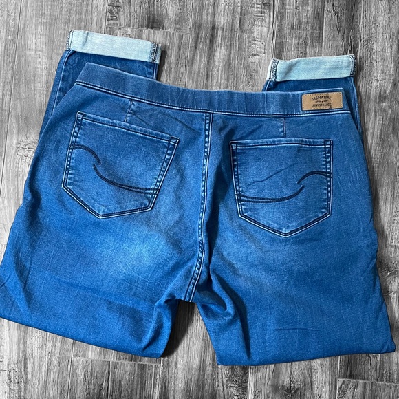 Signature By Levi’s Jogger Blue Jeans Pull On Crop Rolled Cuff Size 12 W31 EUC - Picture 2 of 9
